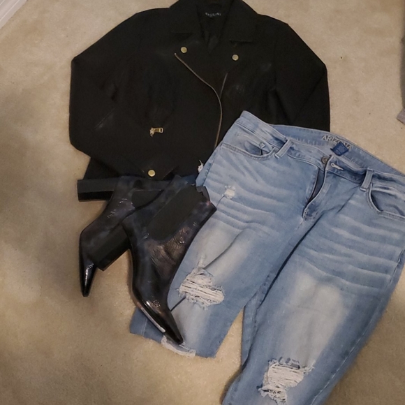 NEW Donald Pliner Laila Patent Leather Bootie - Picture 2 of 4